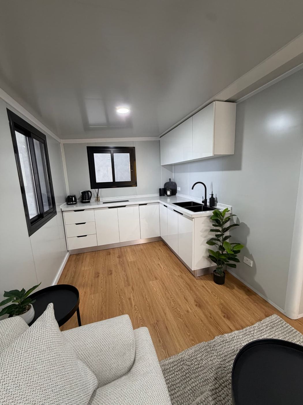 Kitchen with overhead cabinets, double sink and induction cooktop