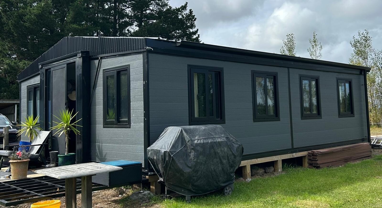 40ft Expander® in dark grey