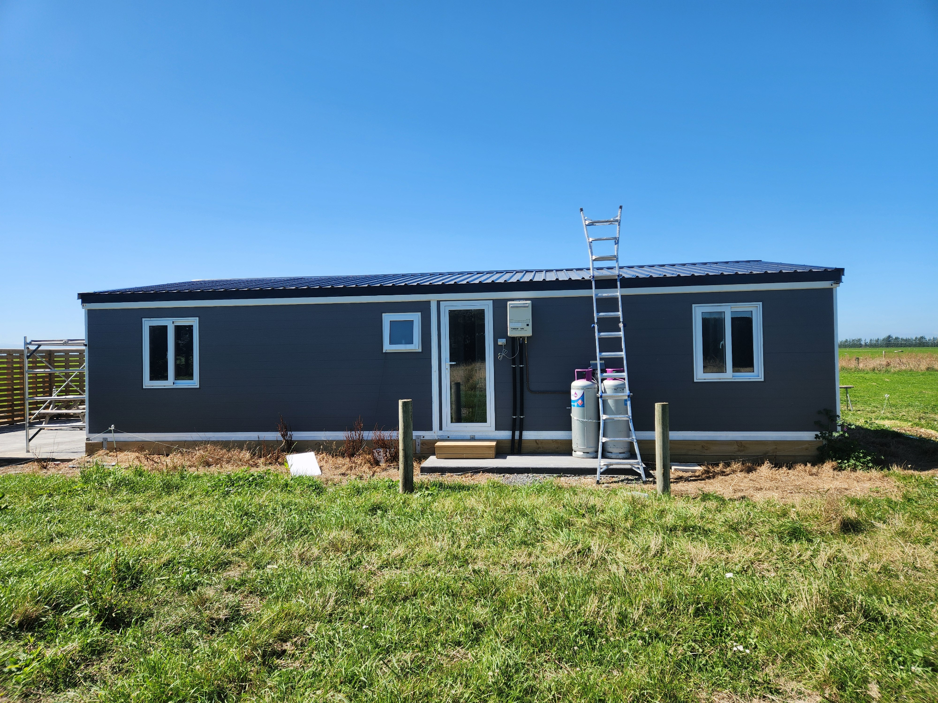 30ft Expander® in dark grey rural setting